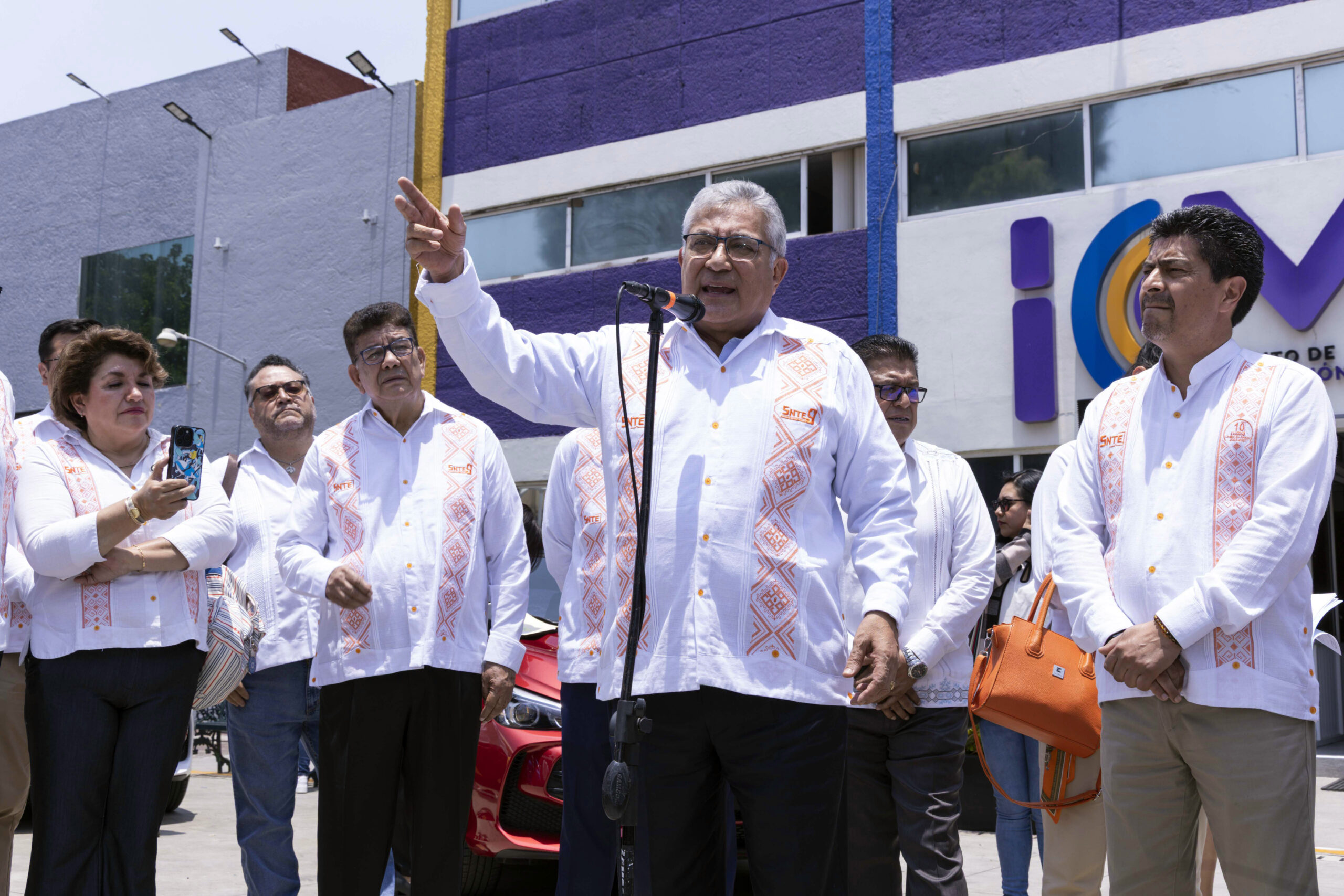Concluye el ciclo escolar con reconocimiento a la vocación docente