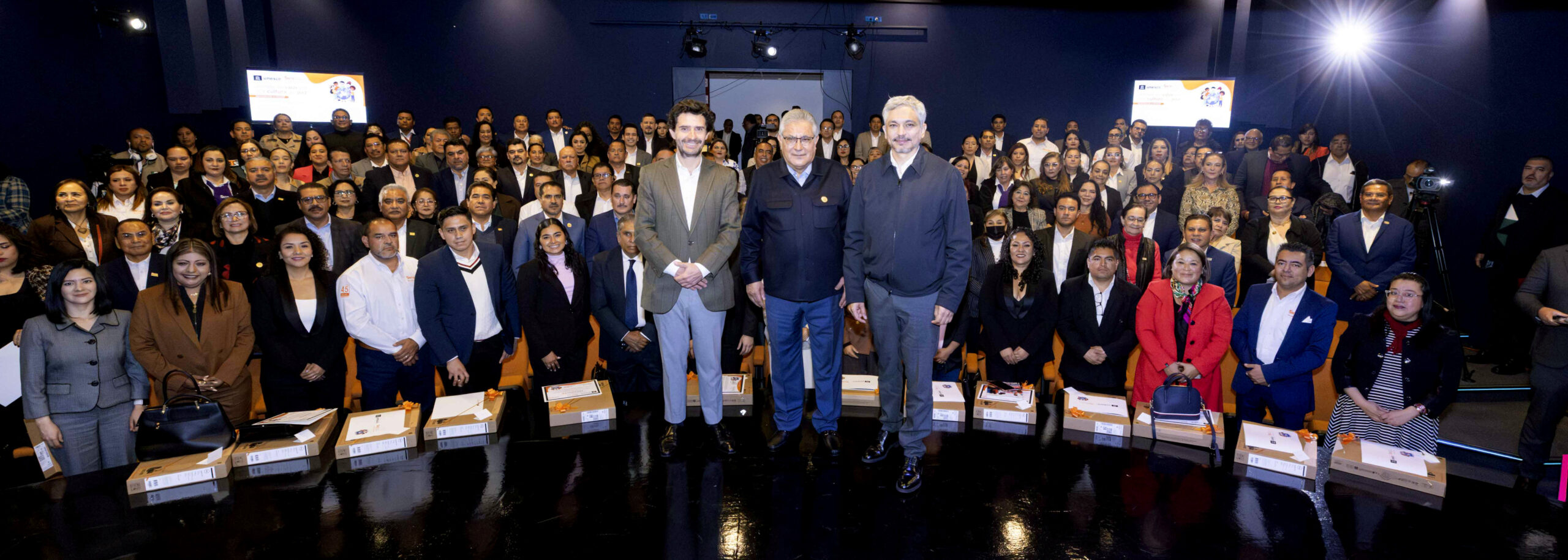 Reconoce la UNESCO a maestros del SNTE por construir la paz desde las aulas